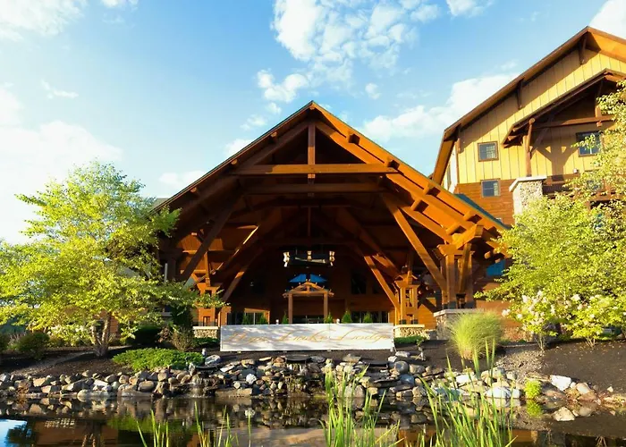 Hope Lake Lodge & Indoor Waterpark Cortland