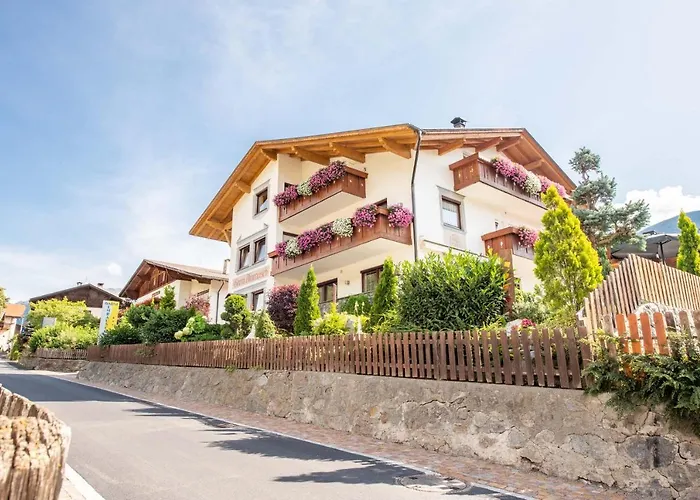 Garni Appartements Almrausch Burgeis