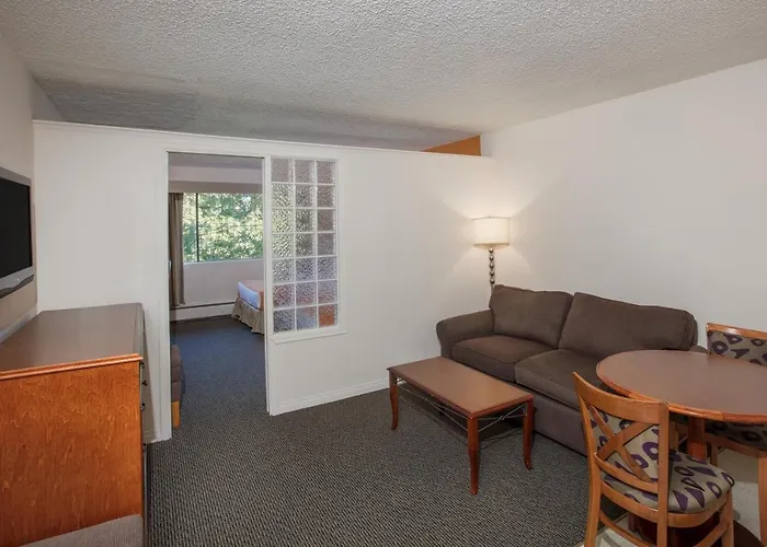 Howard Johnson Hotel By Wyndham Victoria