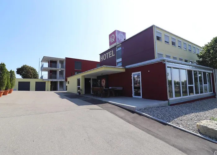 Iq-Hotel