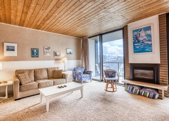 Sand & Sea: Agate Hunter Apartment Seaside