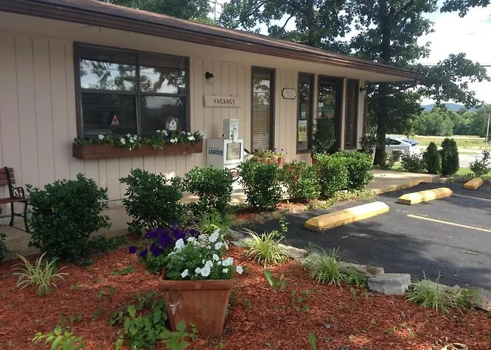 The Parkwood Inn & Suites