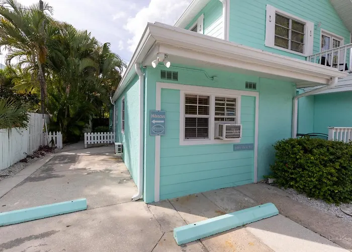 Village House By Beachside Management Siesta Key