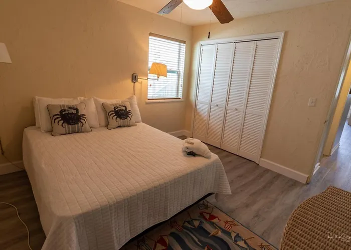 Village House By Beachside Management Siesta Key
