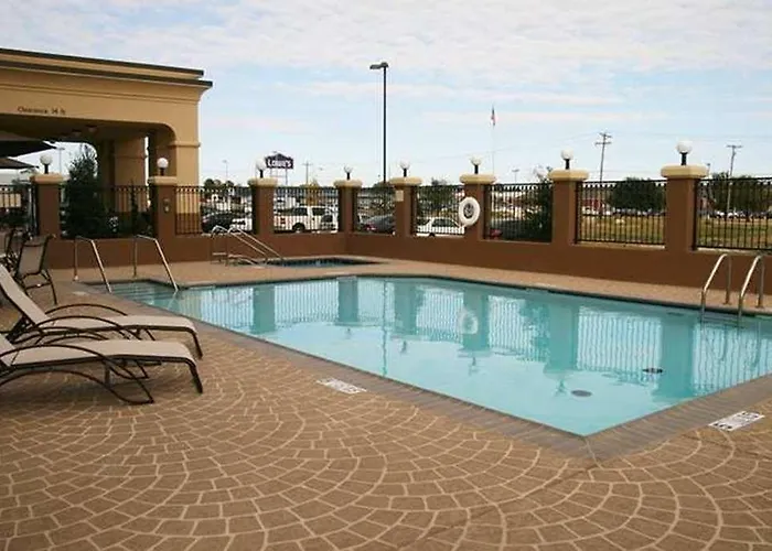 Durant Inn & Suites
