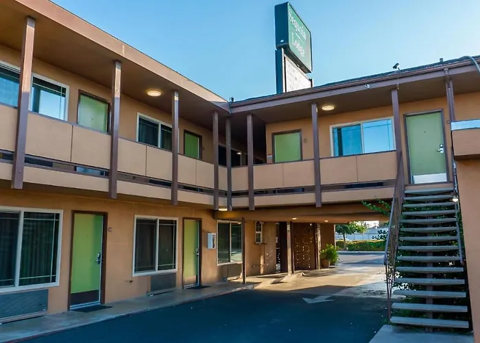 Sequoia Lodge
