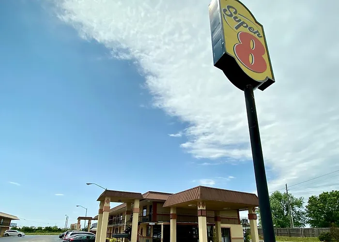 Super 8 By Wyndham Shawnee