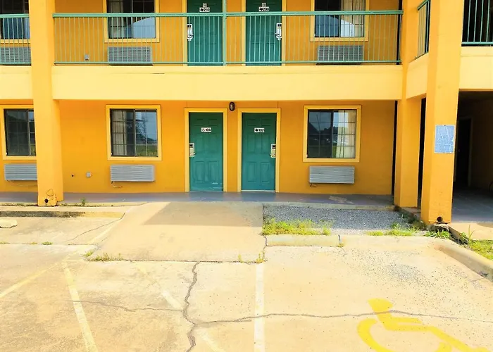 Pine Point Inn & Suites