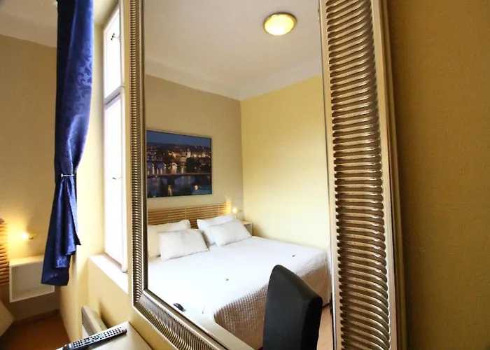 City Lounge Crown Hotel