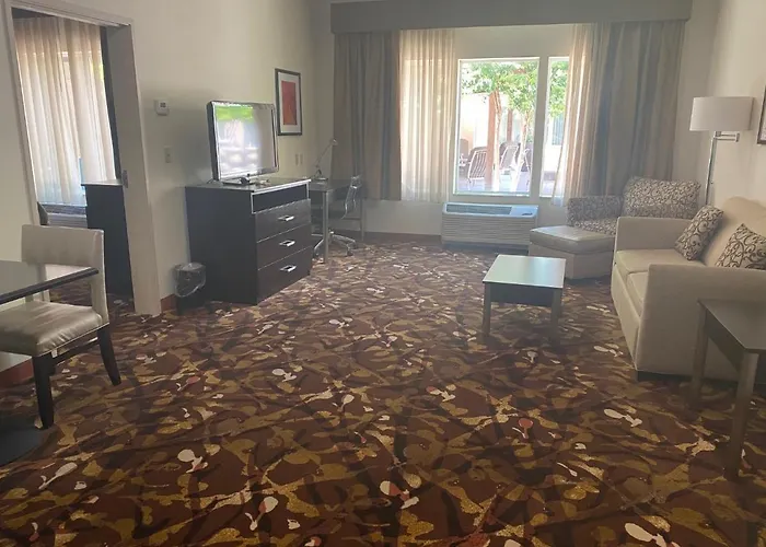 Baymont By Wyndham Hobbs Hotel